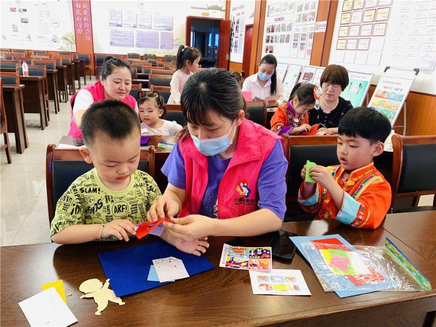 孩子两岁多,跟小朋友玩总喜欢抓人怎么办?- 红迪网平台